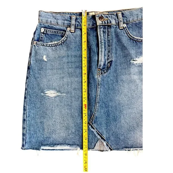 NWT FREE PEOPLE( We THE FREE) Mid Rise Distressed Pockets Denim Skirt Size 4 - Picture 7 of 8